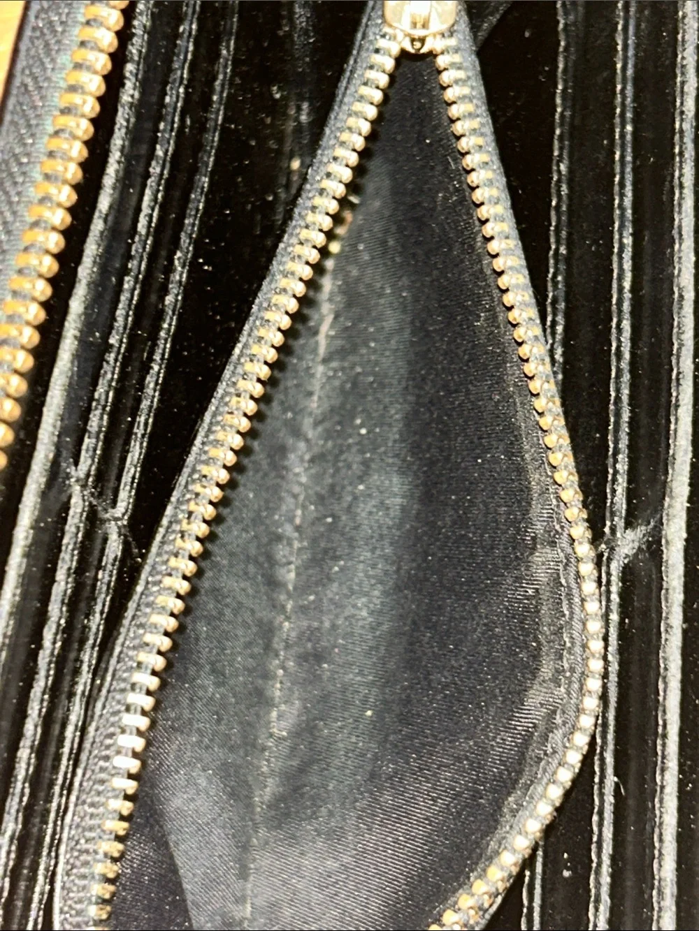 Tory Burch Black Patent Leather Embossed Logo Zip Around Continental Wallet